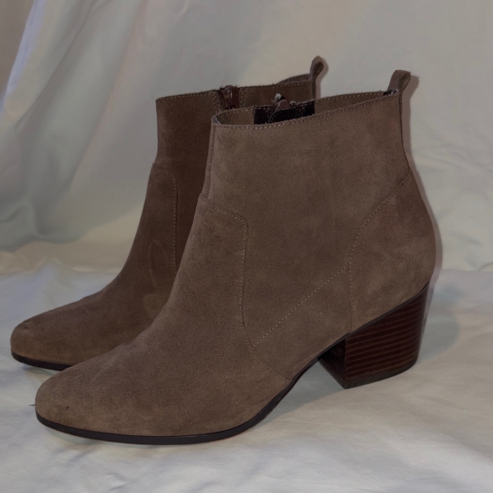 Crown Vintage - Saleen Women's Taupe Suede Ankle Boots